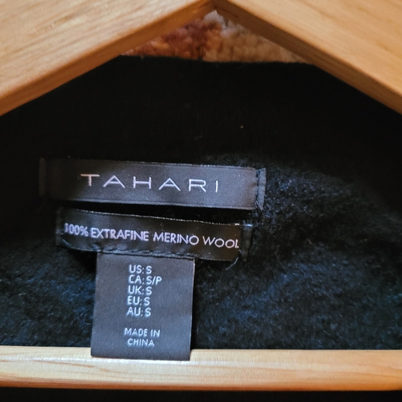 ...Womens Tahari extra fine merino wool sweater. - Picture 3 of 5